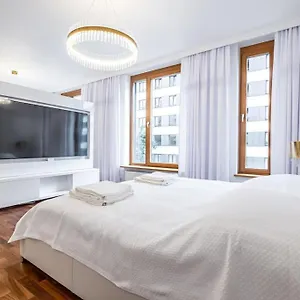 Luxury Princessa & Garage & Cable Tv Channels Warszawa